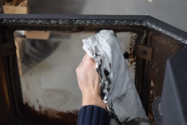 Cleaning Wood Stove Glass 600x400 